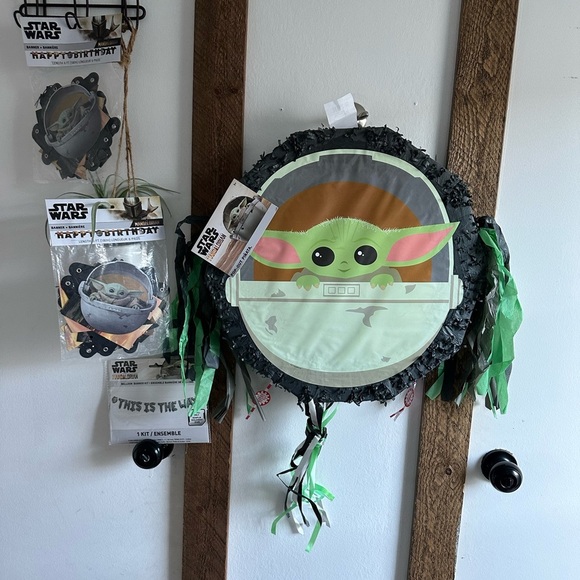 Star Wars Birthday Party Lot Pop Out Pinata Balloons & Banners Kids Adults New - Picture 1 of 9